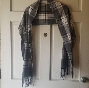 10/$10 Plaid Black and White Scarf